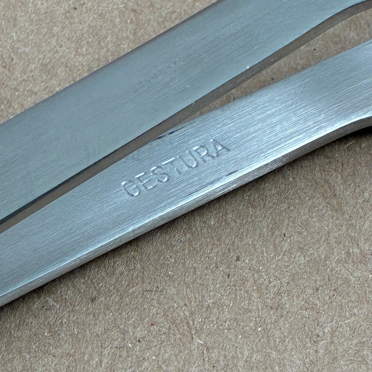 GESTURA Silver Stando Tweezer