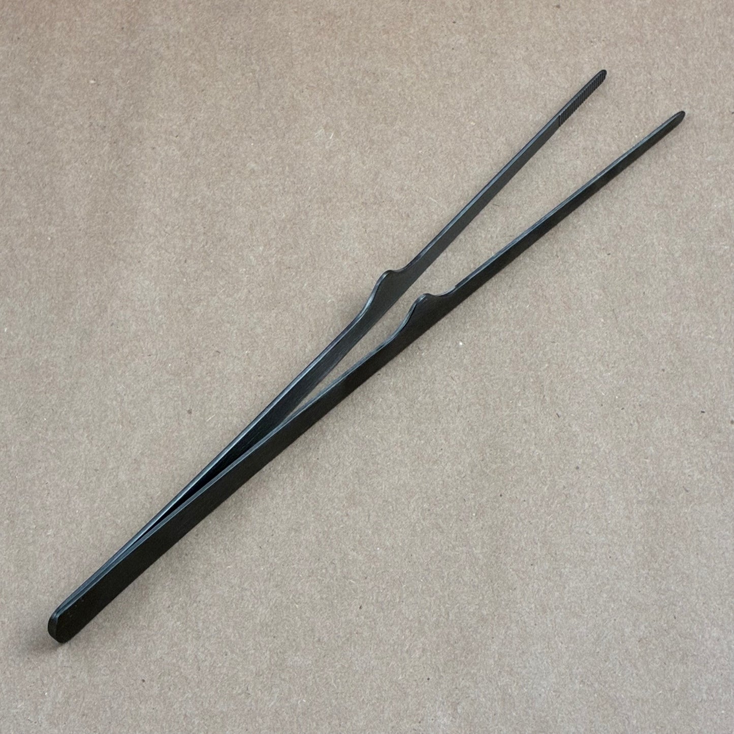 GESTURA Black Stando Tweezer