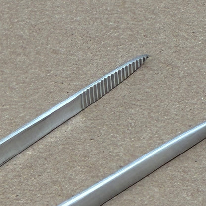 GESTURA Petite Silver Stando Tweezer
