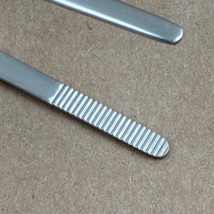 GESTURA Silver Stando Tweezer