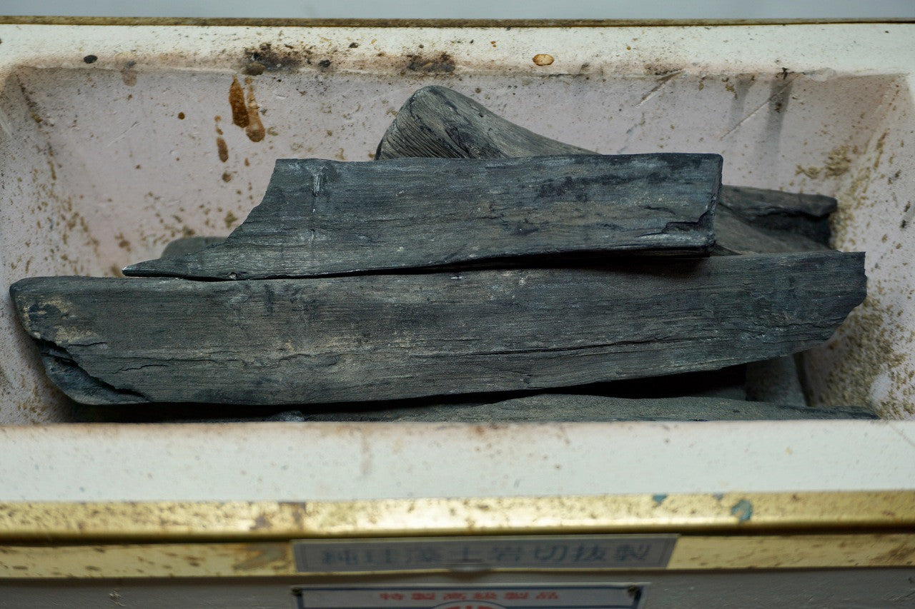 Tosa Binchotan White Charcoal Case