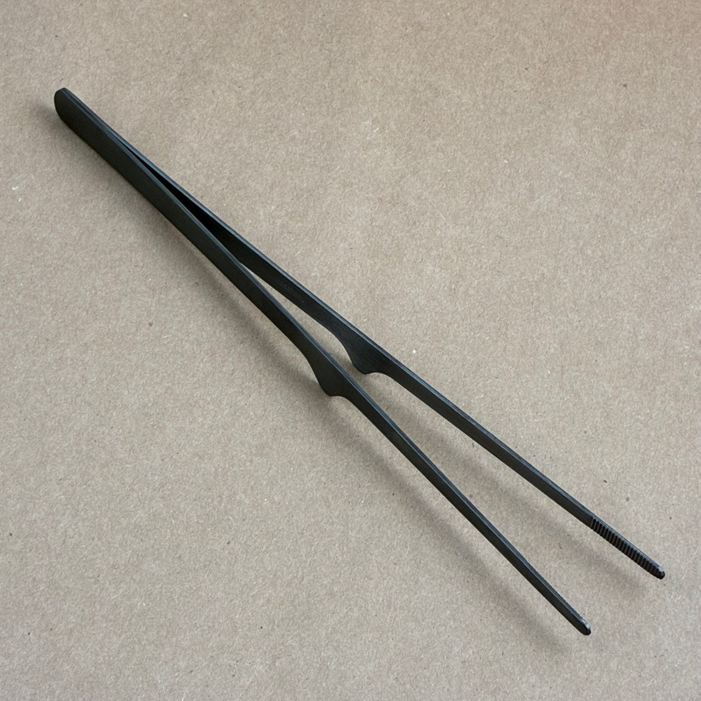 GESTURA Black Stando Tweezer