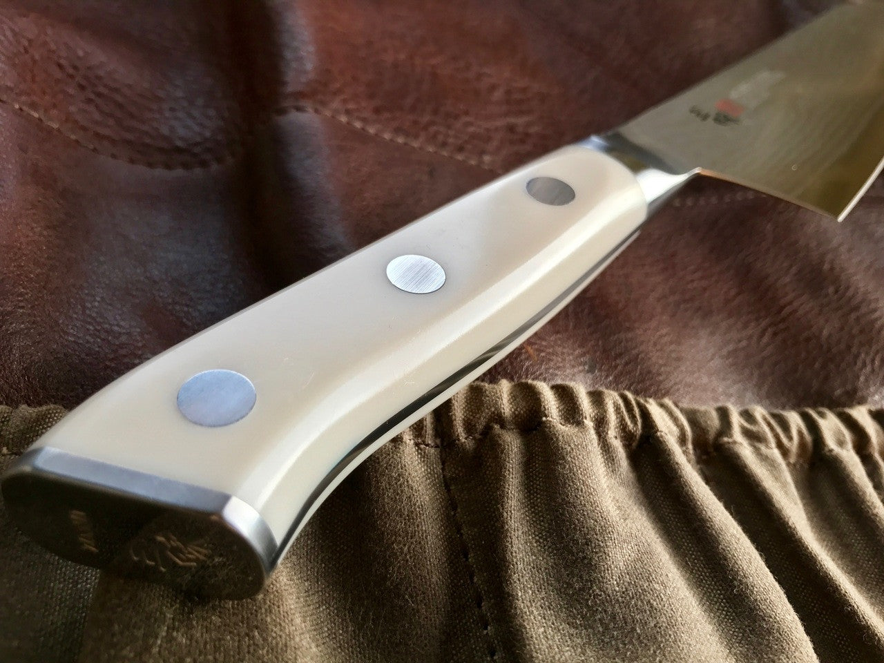 MCUSTA ZANMAI Santoku - Damascus Clad with Corian